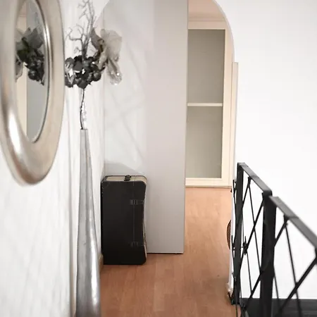 Hombre De Piedra House * セビリア